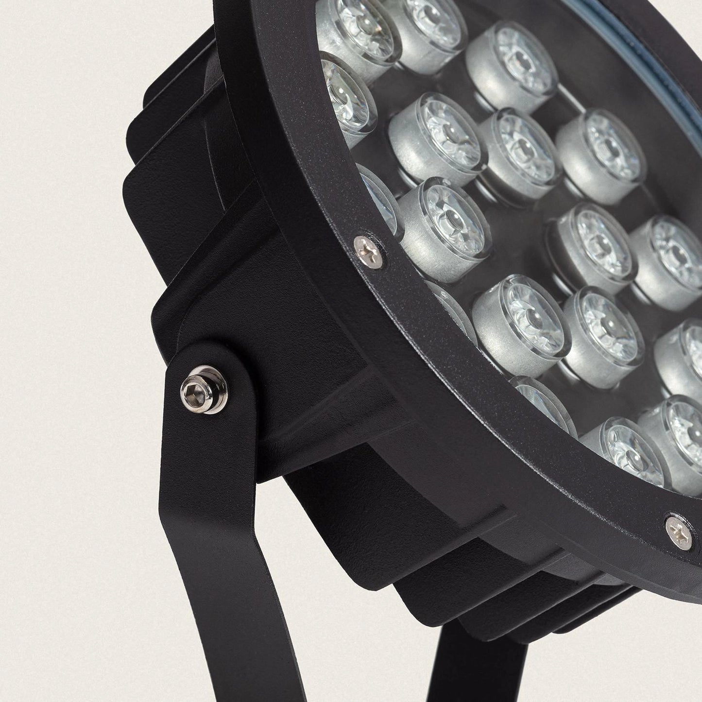 VerlichtWonen Outdoor LED Spot IP67 met Grondpin – Cutar - VerlichtWonen