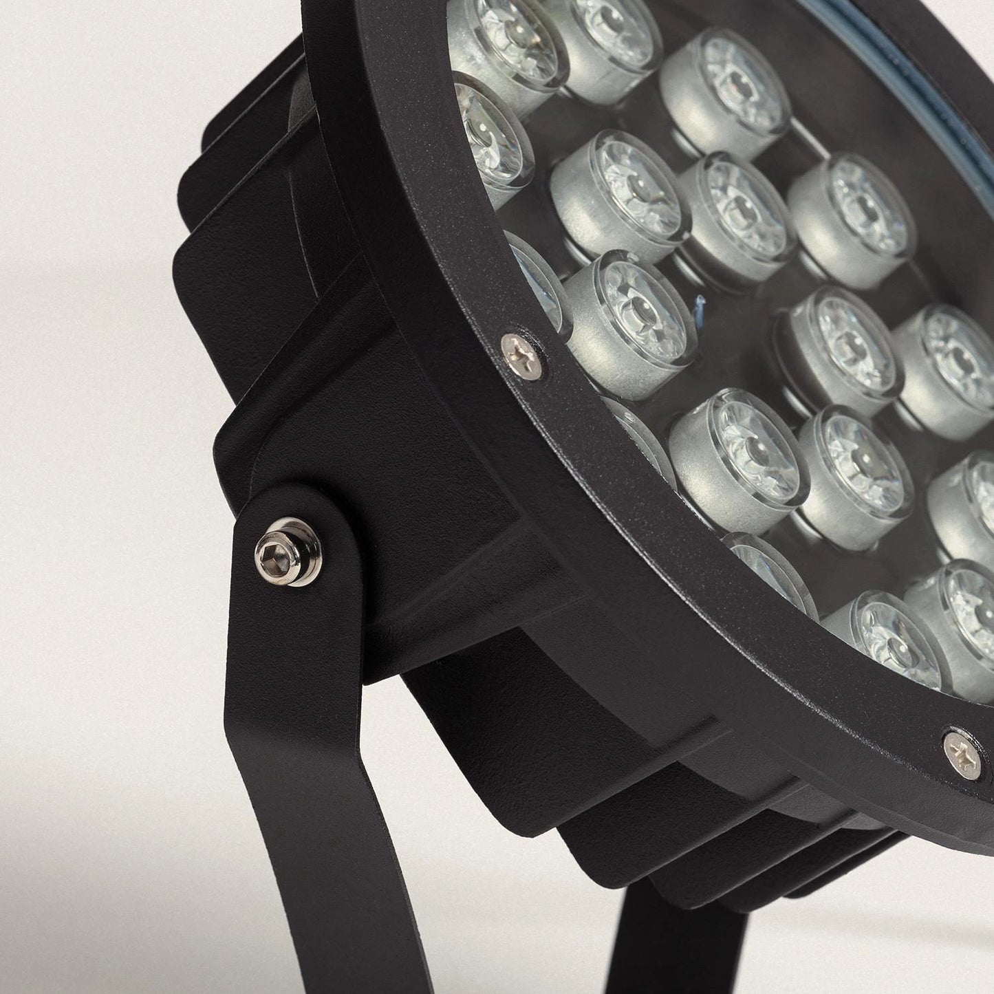 VerlichtWonen Outdoor LED RGB Spot IP67 met Grondpin – Cutar - VerlichtWonen