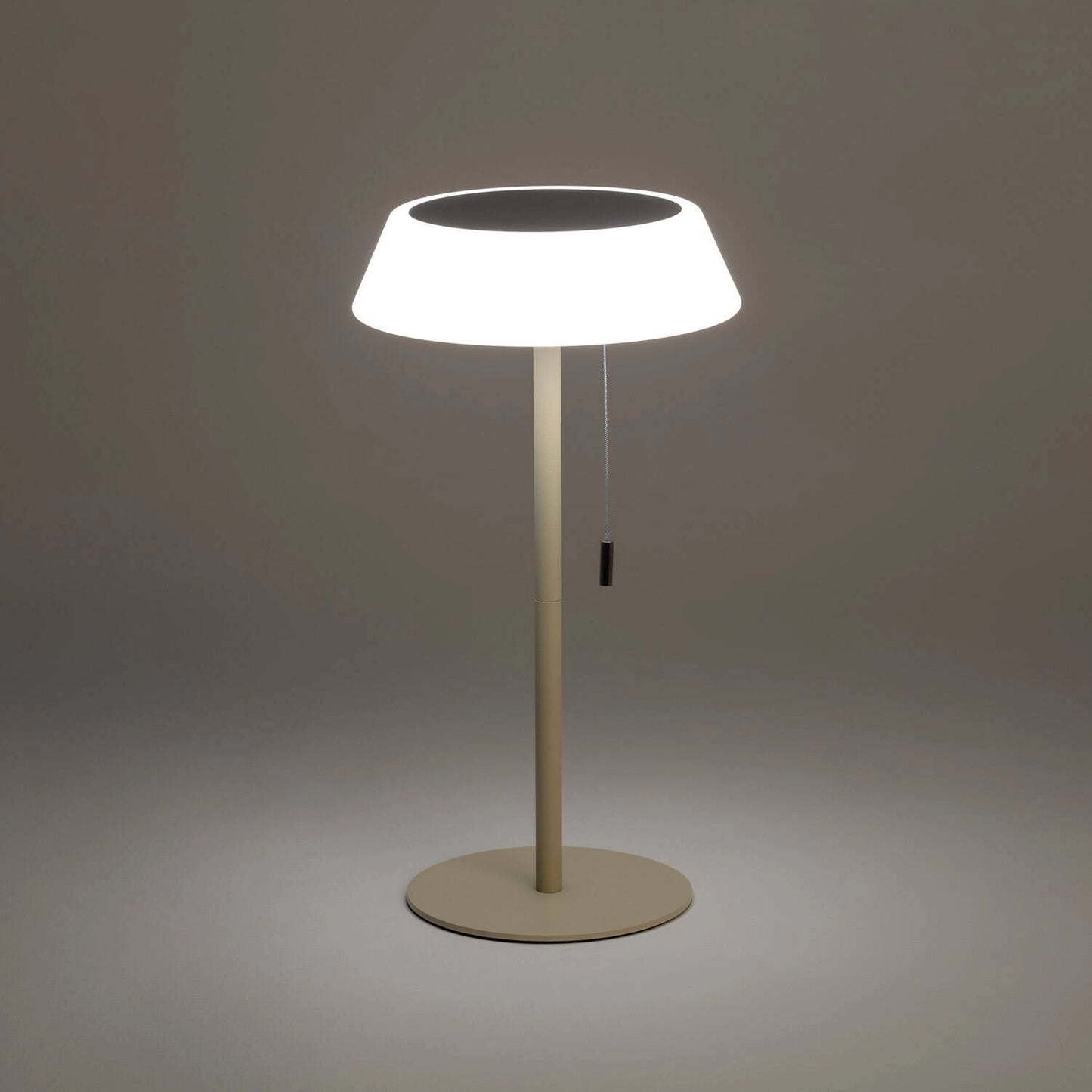VerlichtWonen Unieke Tafellamp Solar en USB Outdoor Metaal Darmstadt - VerlichtWonen